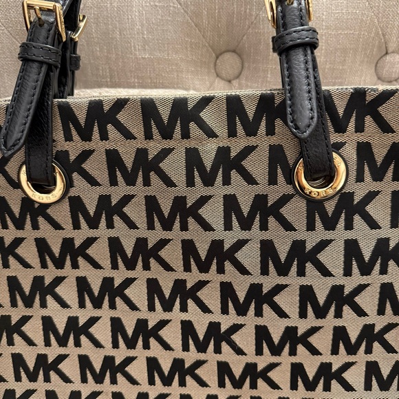 Michael Kors Large Purse Tote Bag Tan EUC - Picture 4 of 9